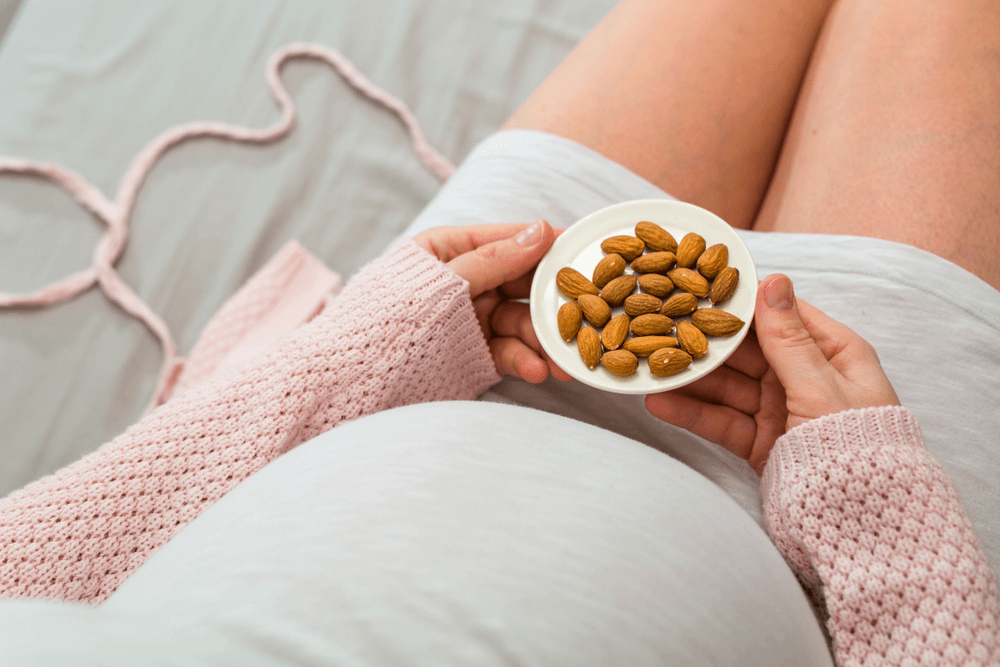 kacang almond adalah makanan sehat ibu hamil