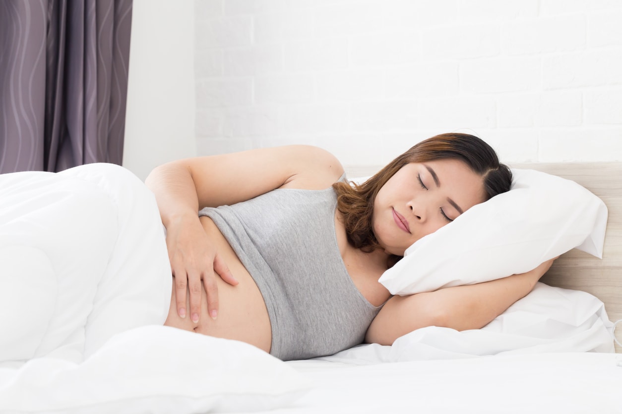 Posisi Tidur Ibu Hamil yang Baik dan Sangat Disarankan