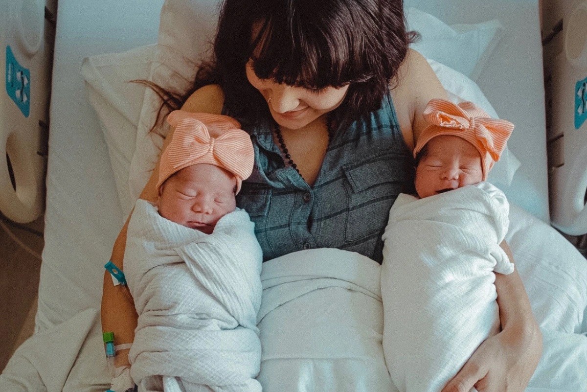 Program Bayi Kembar, Berikut Cara Medis Hingga Alaminya!
