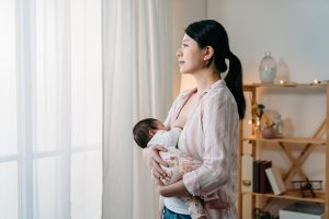 Payudara Sakit Saat Menyusui? Yuk, Ketahui Apa Penyebabnya!