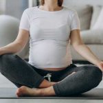 Yuk Jalani Kehamilan dengan Nyaman: Manfaat Prenatal Yoga di Setiap Trimester