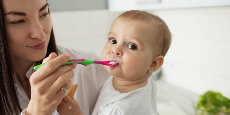 Feeding Rules: Panduan untuk Moms Memberikan Makanan pada Bayi