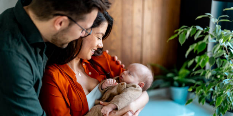 Peran Ayah Setelah Ibu Melahirkan, Lebih dari Sekadar Pendamping