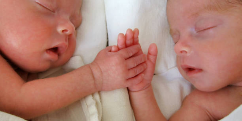 Mengapa Bisa Terjadi Kehamilan Kembar Fraternal? 2 Kembar Fraternal?