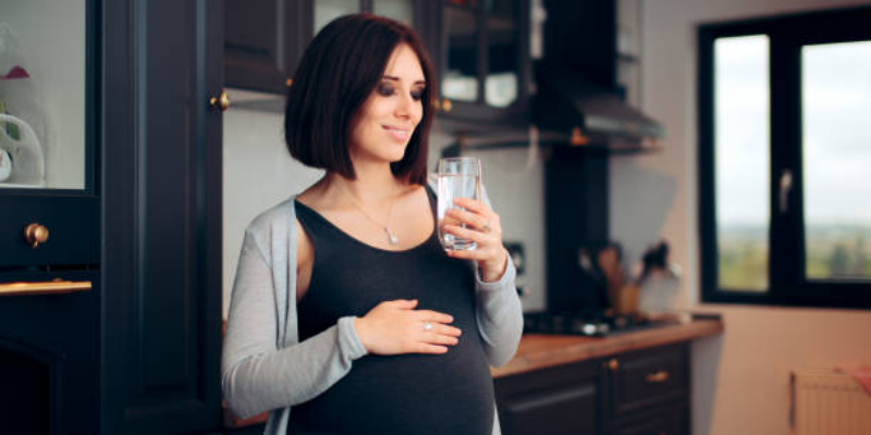 Bolehkah Ibu Hamil Minum Air Es