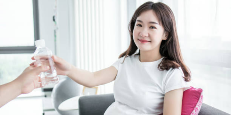 Bolehkah Ibu Hamil Minum Air Es