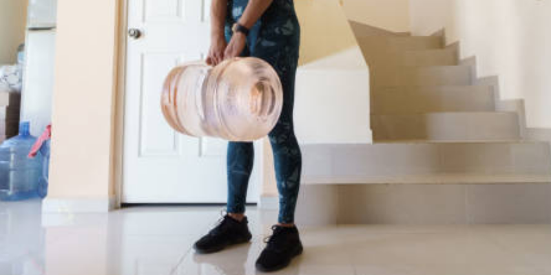 Bolehkah Ibu Hamil Angkat Galon?