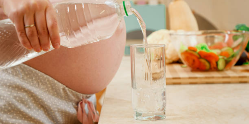 Kurang Minum Air Putih saat Hamil