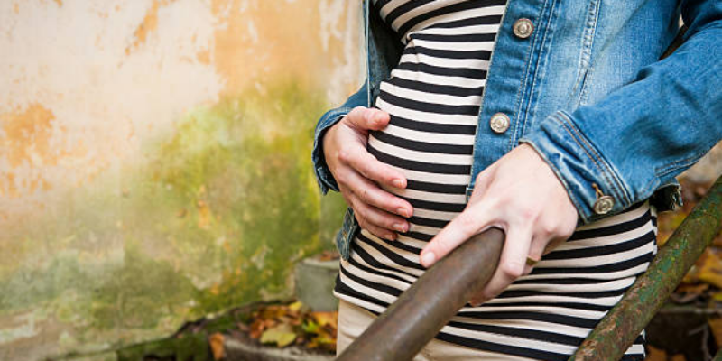 Apakah Aman Ibu Hamil Naik Turun Tangga