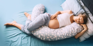 Moms, Ini Posisi Tidur Agar Bayi Cepat Masuk Panggul