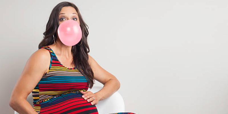 Amankah Mengunyah Permen Karet saat Hamil?