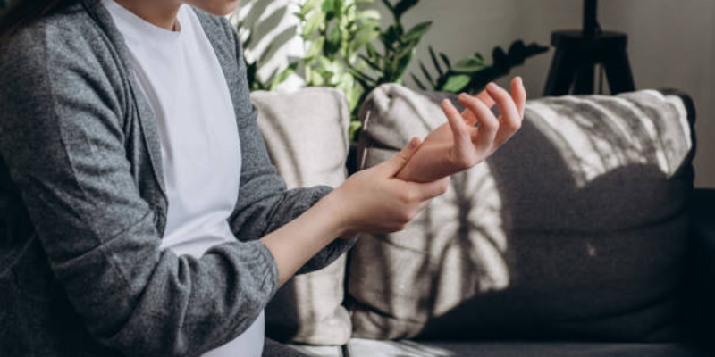 Tangan Kebas Saat Hamil, Perlukah Khawatir?