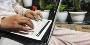 Benarkah Menaruh Laptop di Paha Bisa Ganggu Kesuburan?