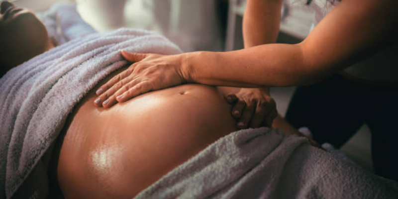 Pijat Perut Bisa Bantu Cepat Hamil, Benarkah?