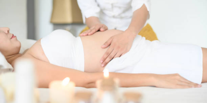 Pijat Perut Bisa Bantu Cepat Hamil